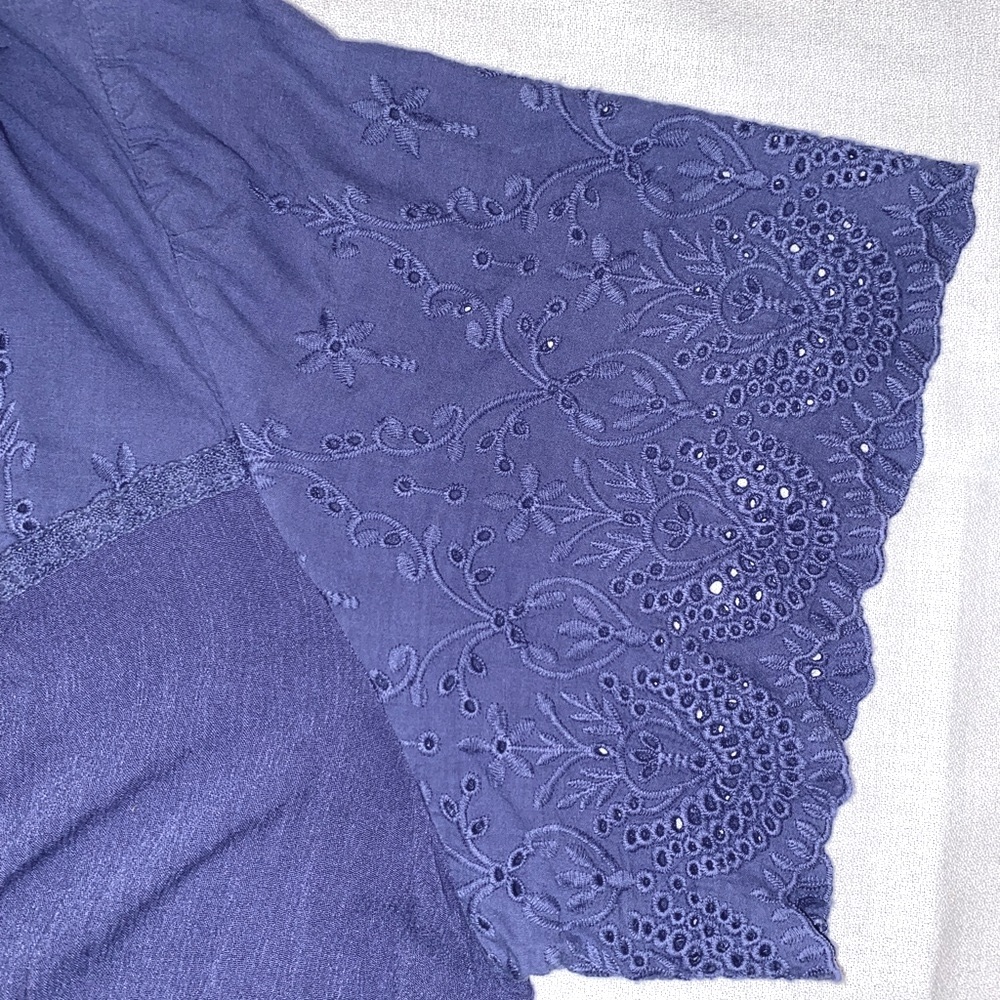 Knox Rose Eyelet Detail Top - Picture 6 of 12